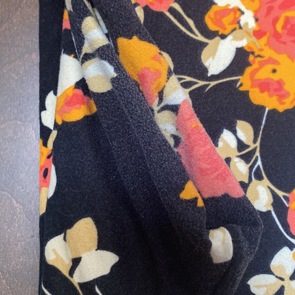 Lularoe TC leggings pink roses on black - Picture 2 of 2